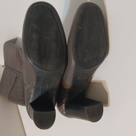 NEW IN BOX! Women's Grey Knee-High Boots Size 8M L@@K WOW! - Picture 10 of 16